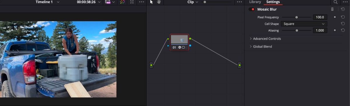 Портативный туалет с мозаичным размытием в DaVinci Resolve