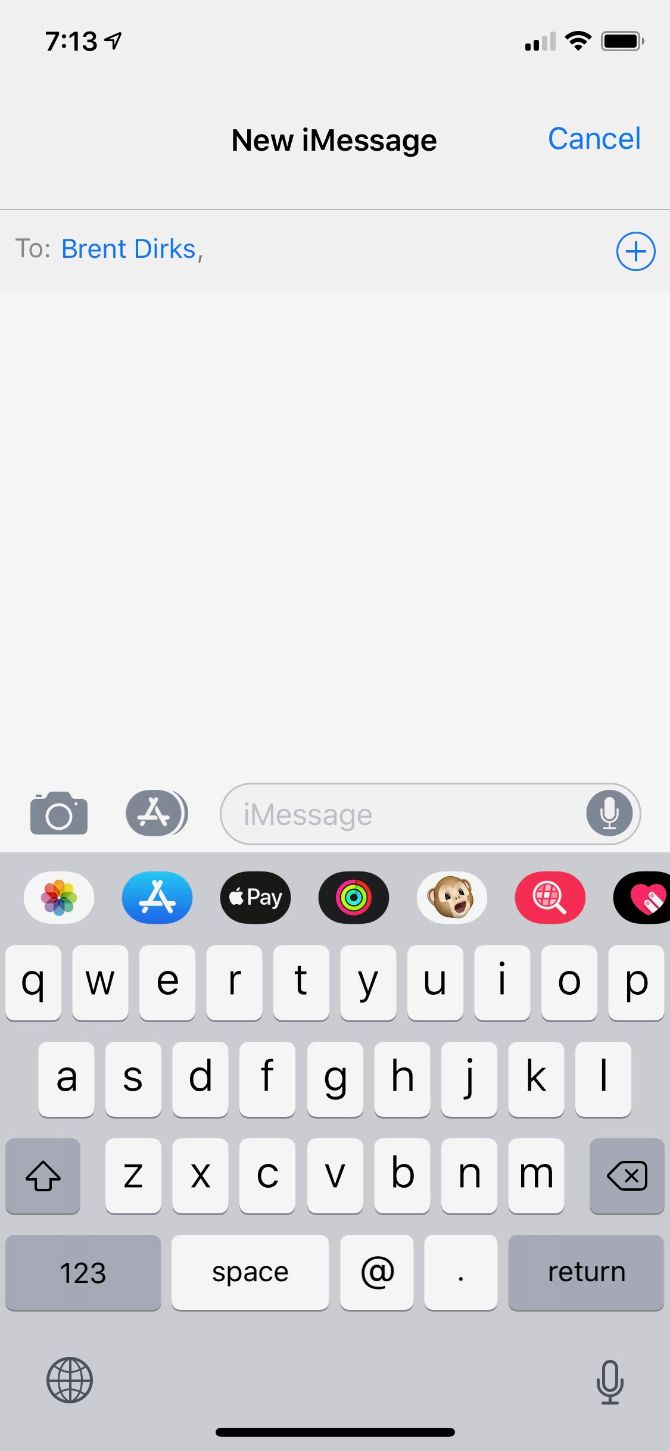 Главный экран iMessage с меню приложений и иконкой App Store