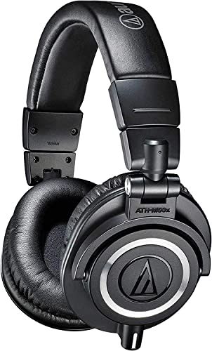 Наушники Audio-Technica ATH-M50X на белом фоне