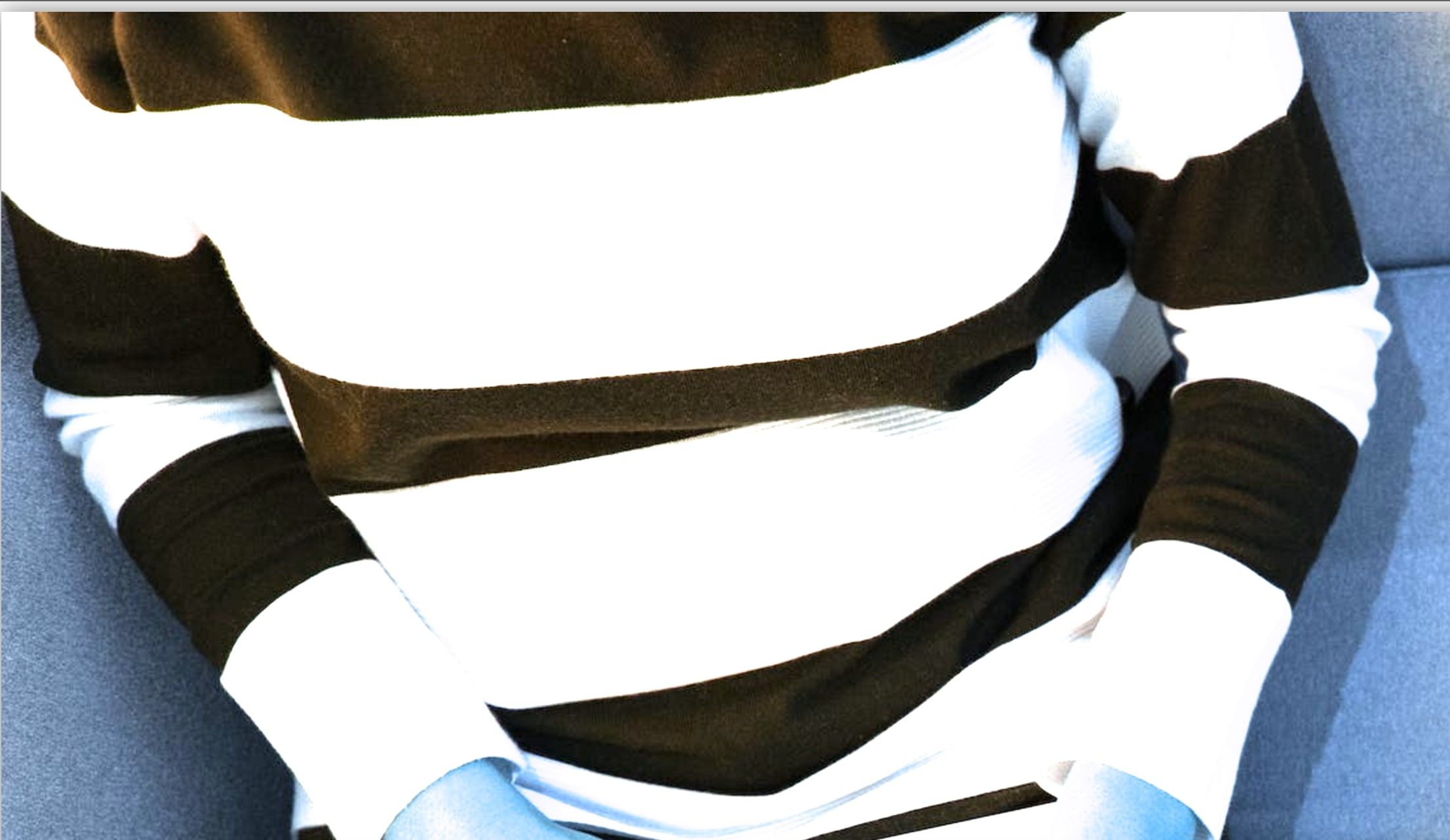 Женщина на фото с комбинированными фильтром и режимом наложения