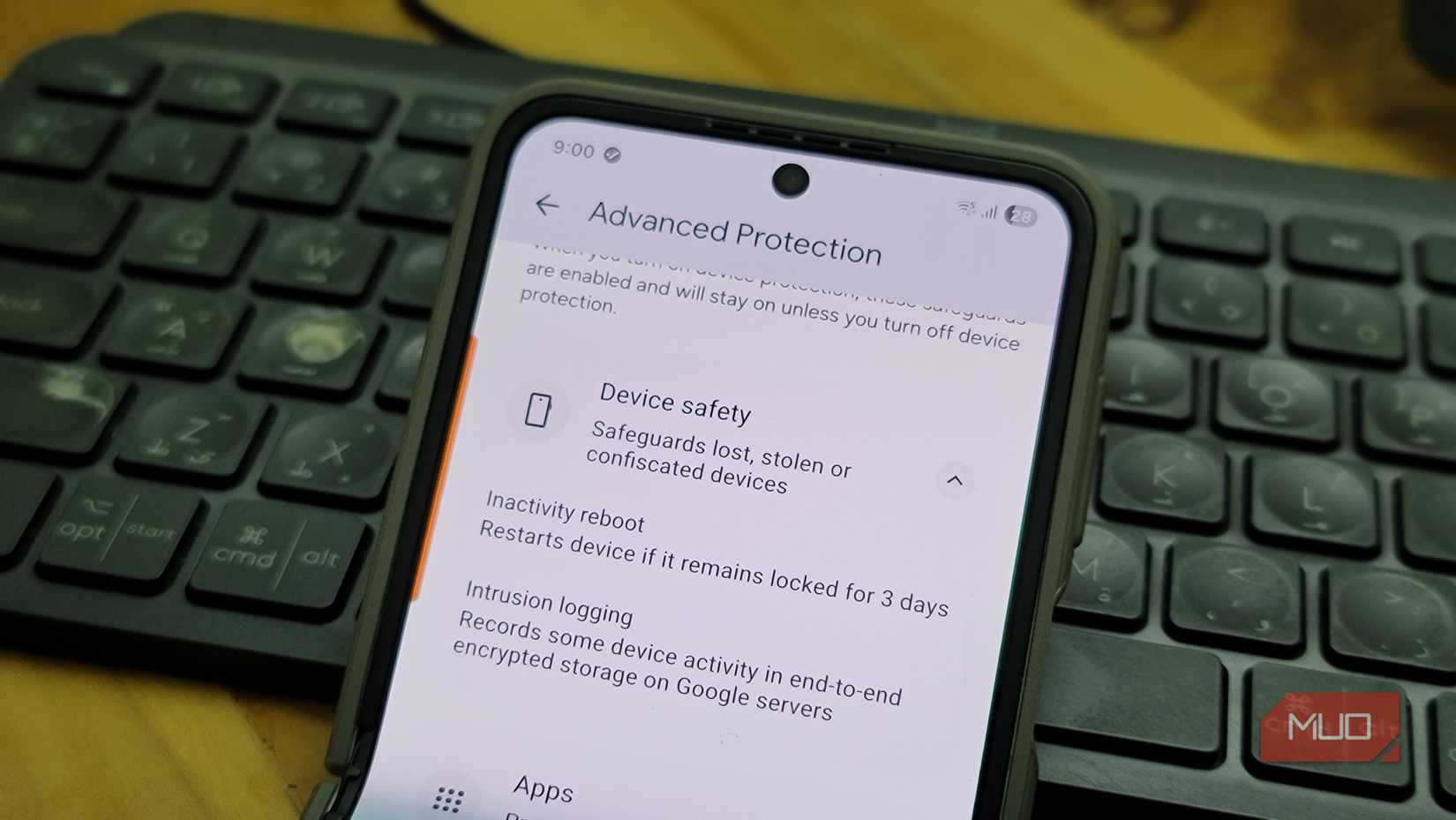 Защита устройства Advanced Protection на Galaxy Z Flip 6.