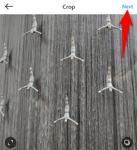 Обрежьте видео и нажмите «Далее».