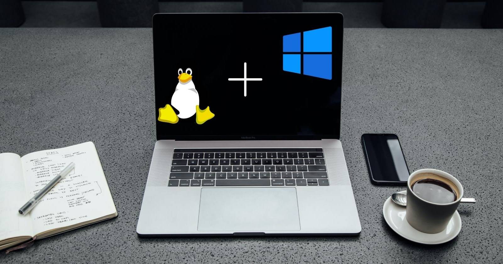 Логотипы Windows и Linux Tux на ноутбуке