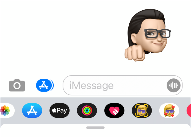 Стикер Memoji отправлен в разговор iMessage