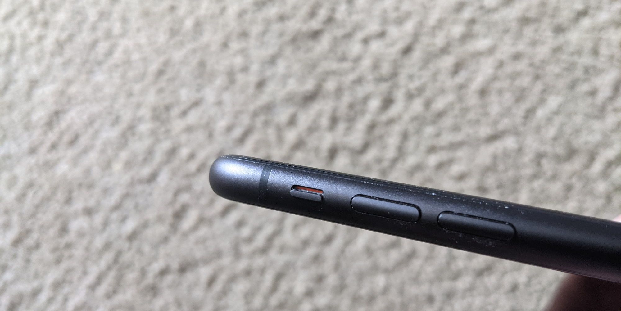 переключатель бесшумного режима на iPhone