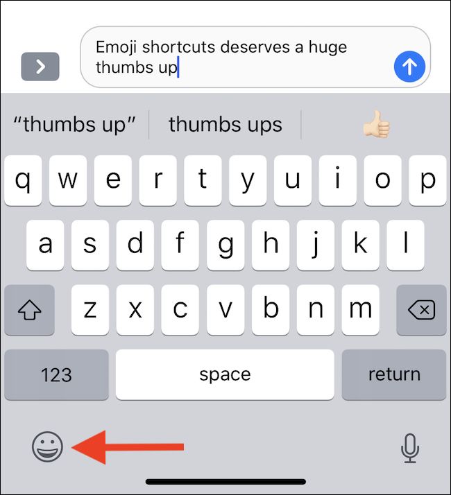 Кнопка переключения на клавиатуру эмодзи на iPhone