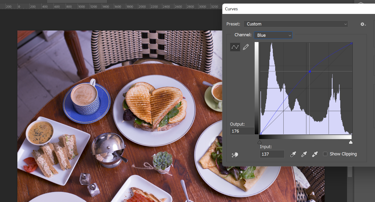 Иллюстрация работы с кривыми и результатом корректировки тона.