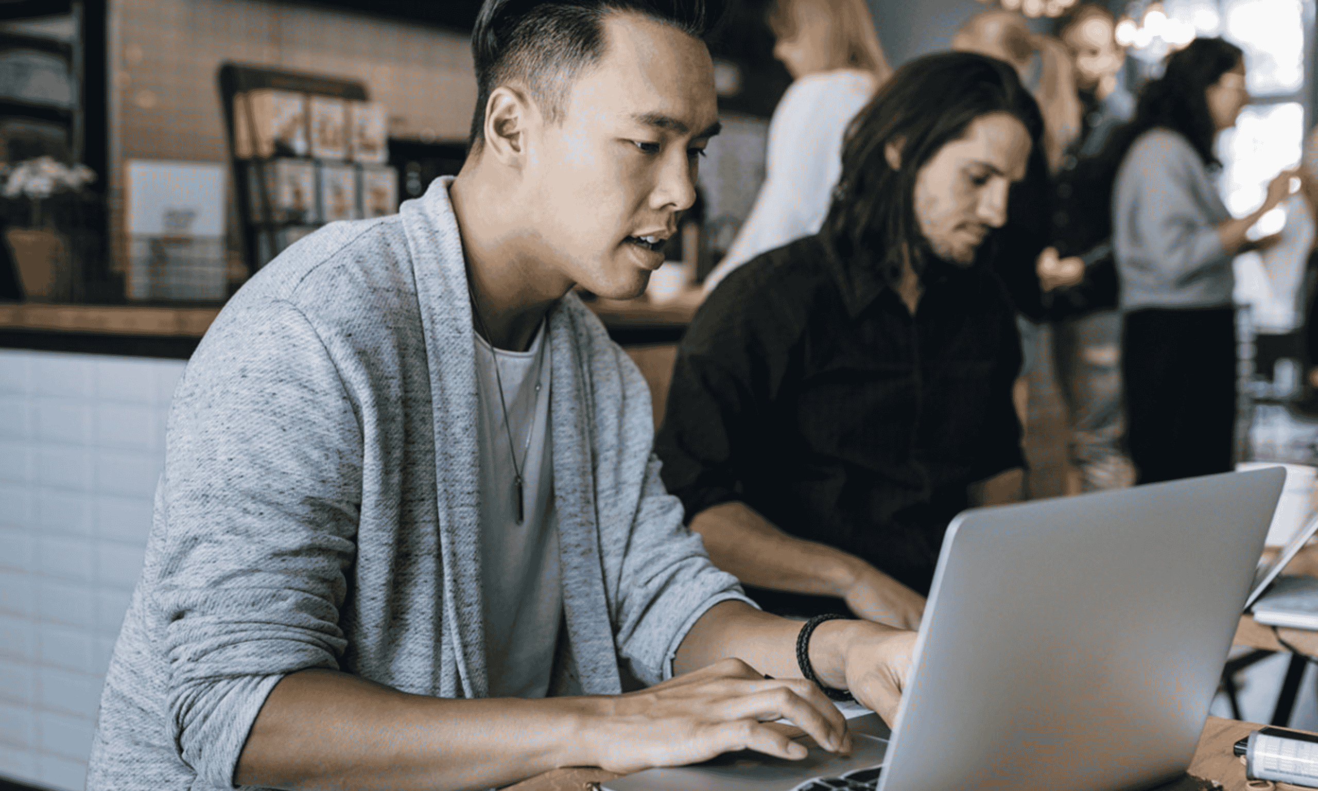 Заработок на технологиях: как он это делает