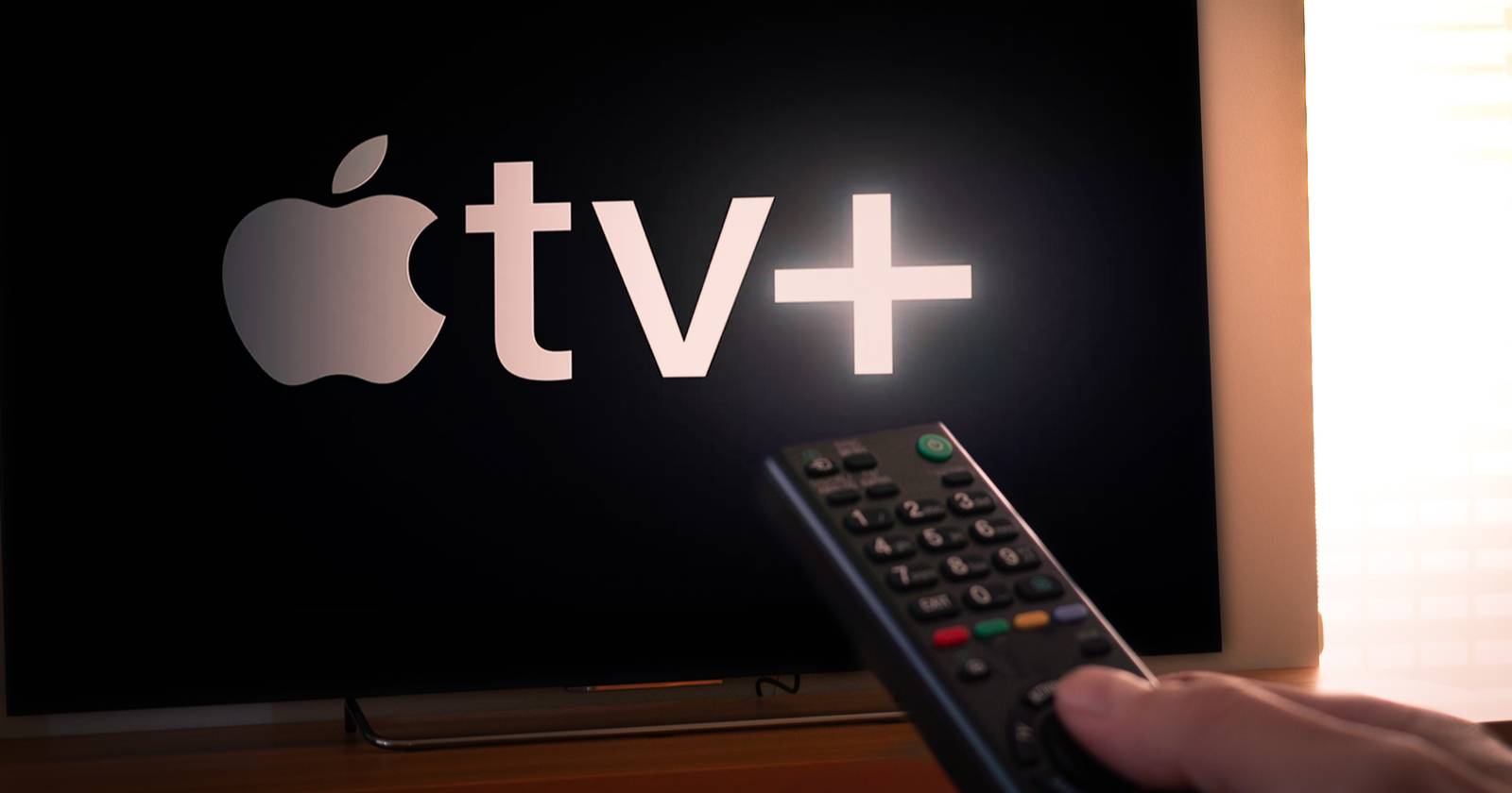Логотип Apple TV+ на экране