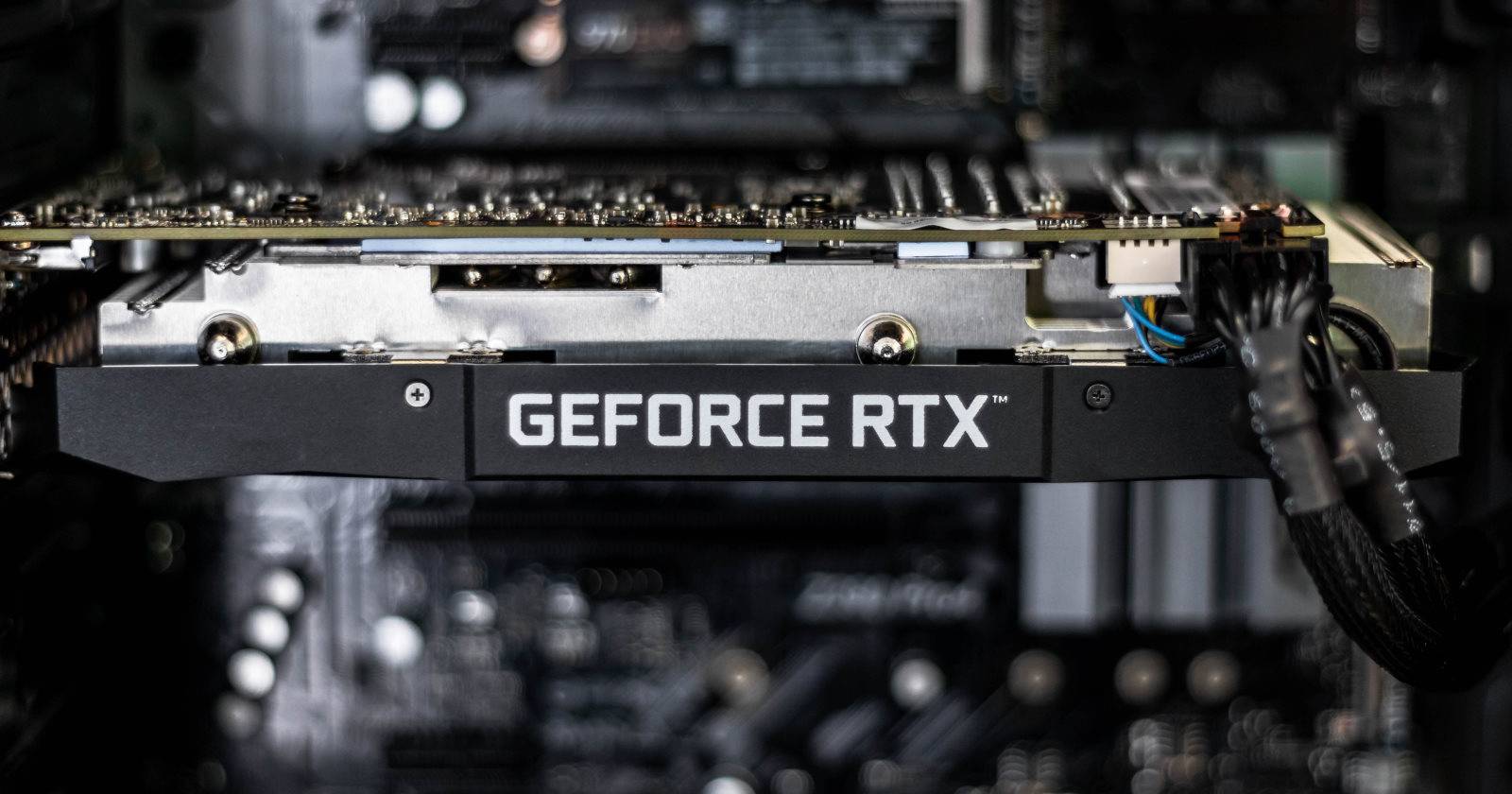 Микрочип GPU на печатной плате ноутбука