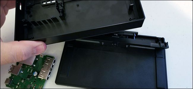 Снятая пластиковая крышка