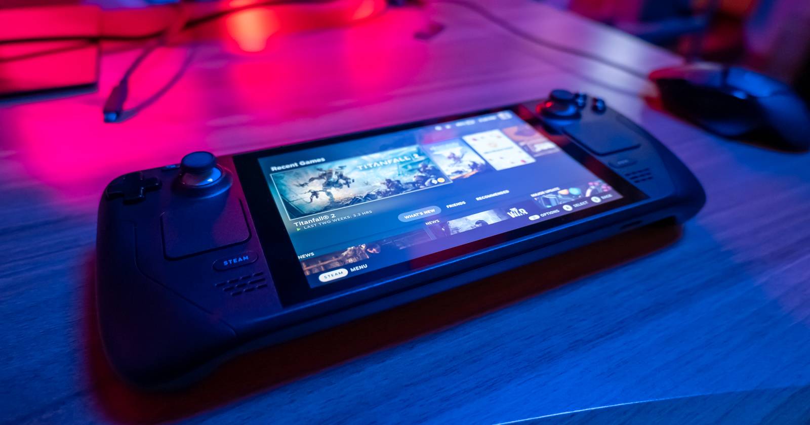 фотография Steam Deck на рабочем столе