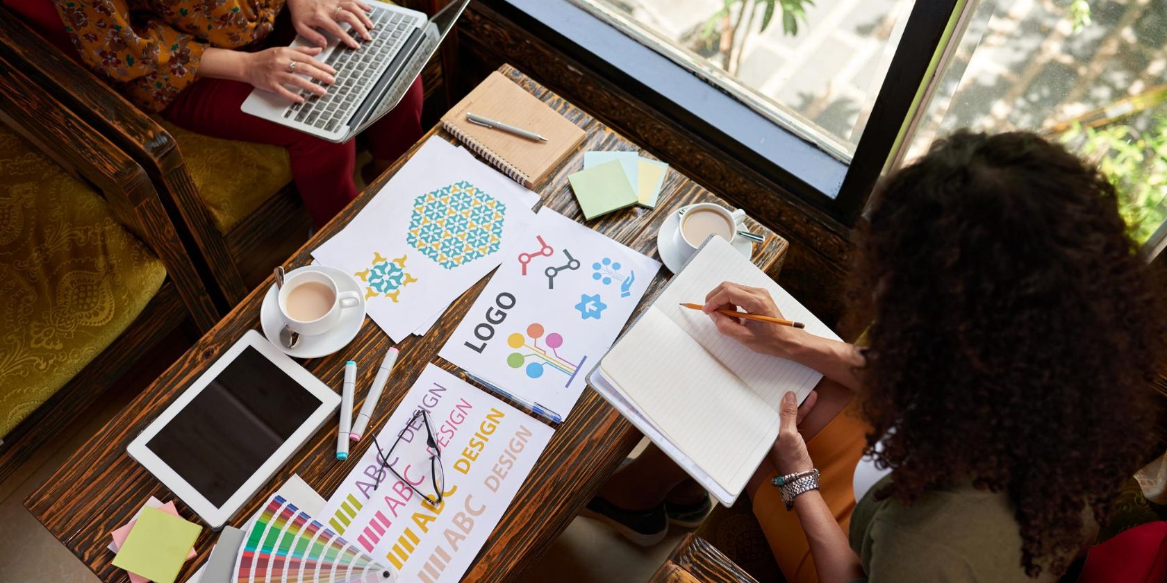 Бесплатный логотип в VistaCreate