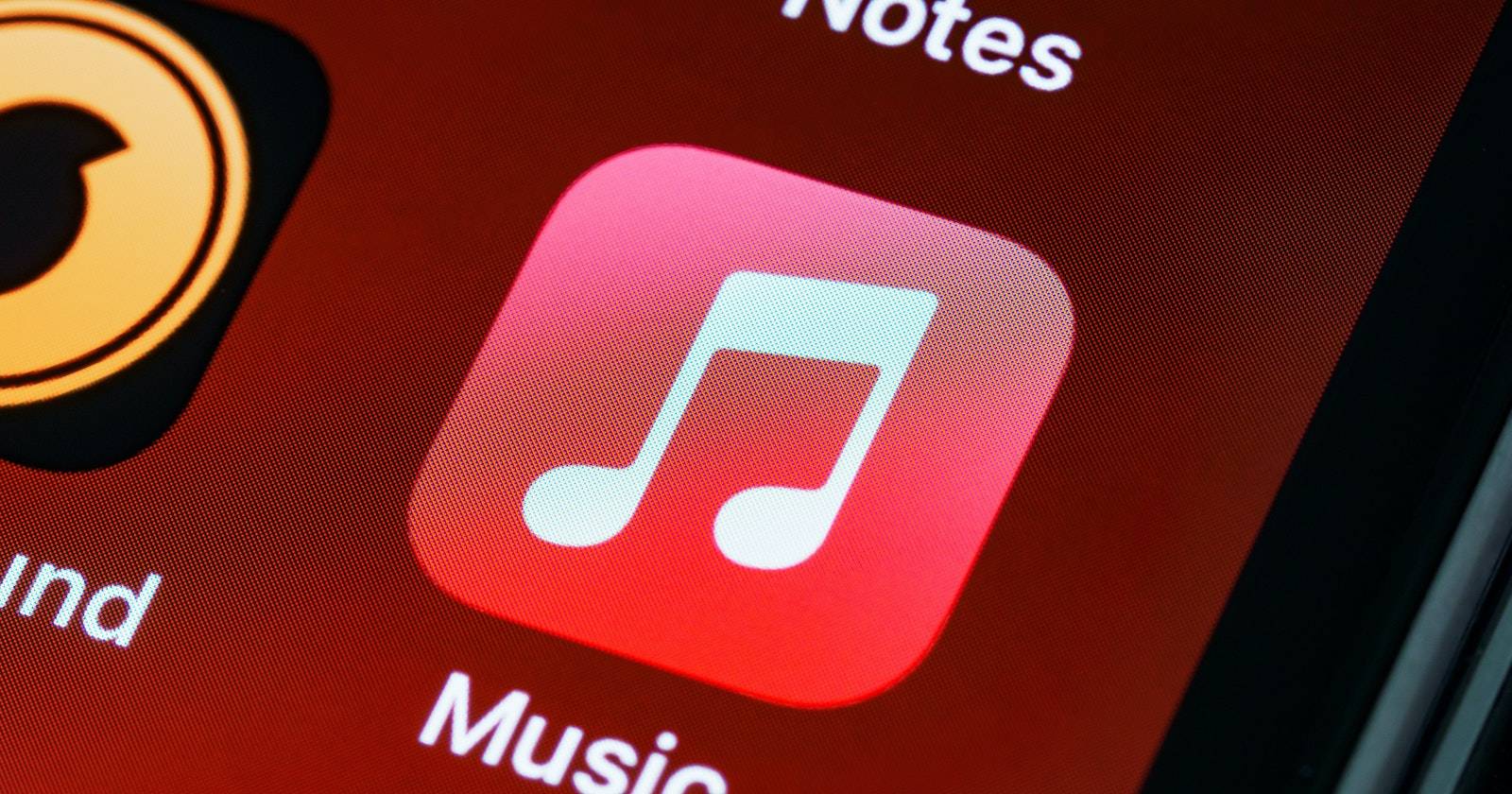 Иконка Apple Music на экране телефона