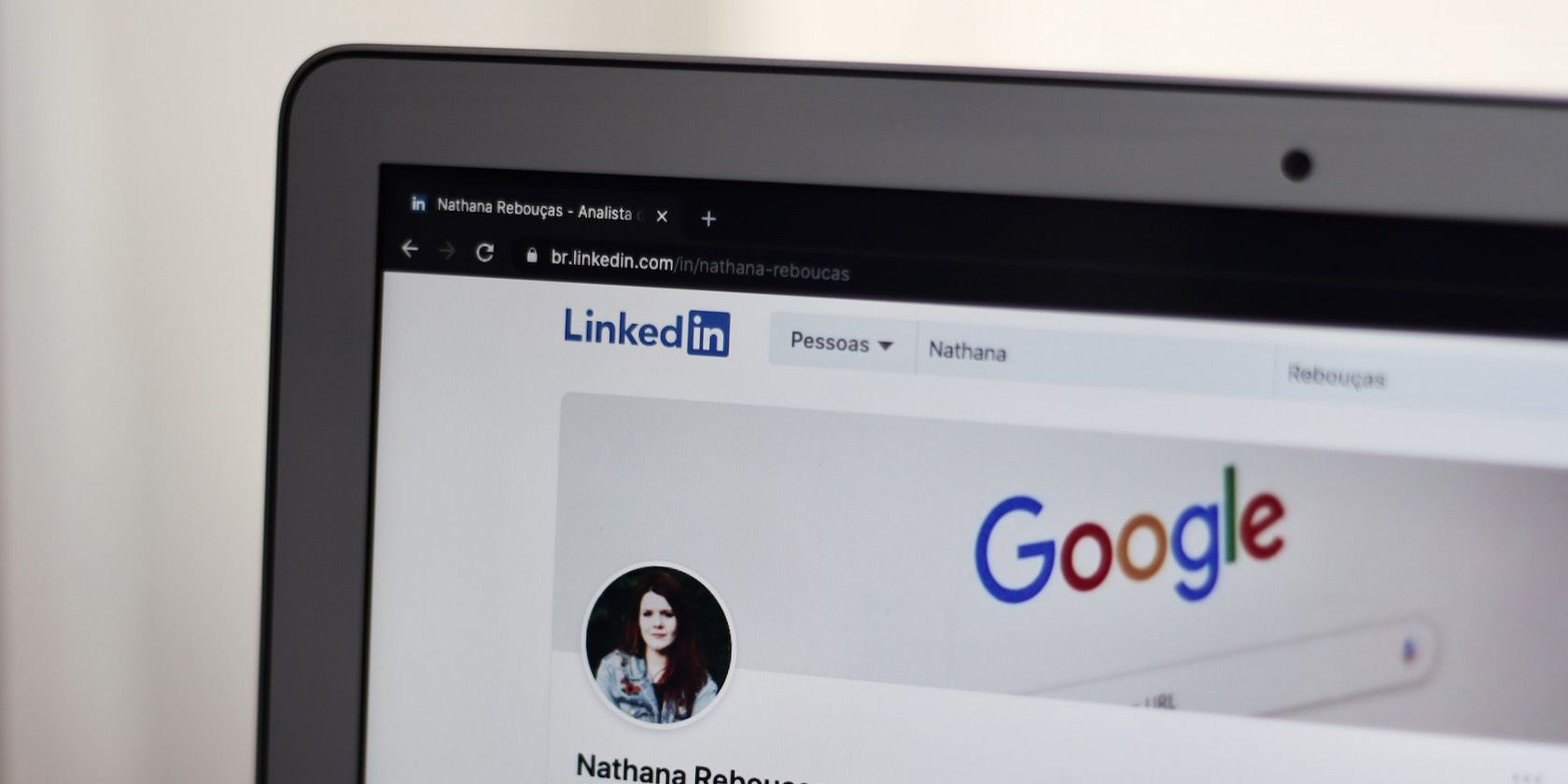 Показать или скрыть значок LinkedIn Premium