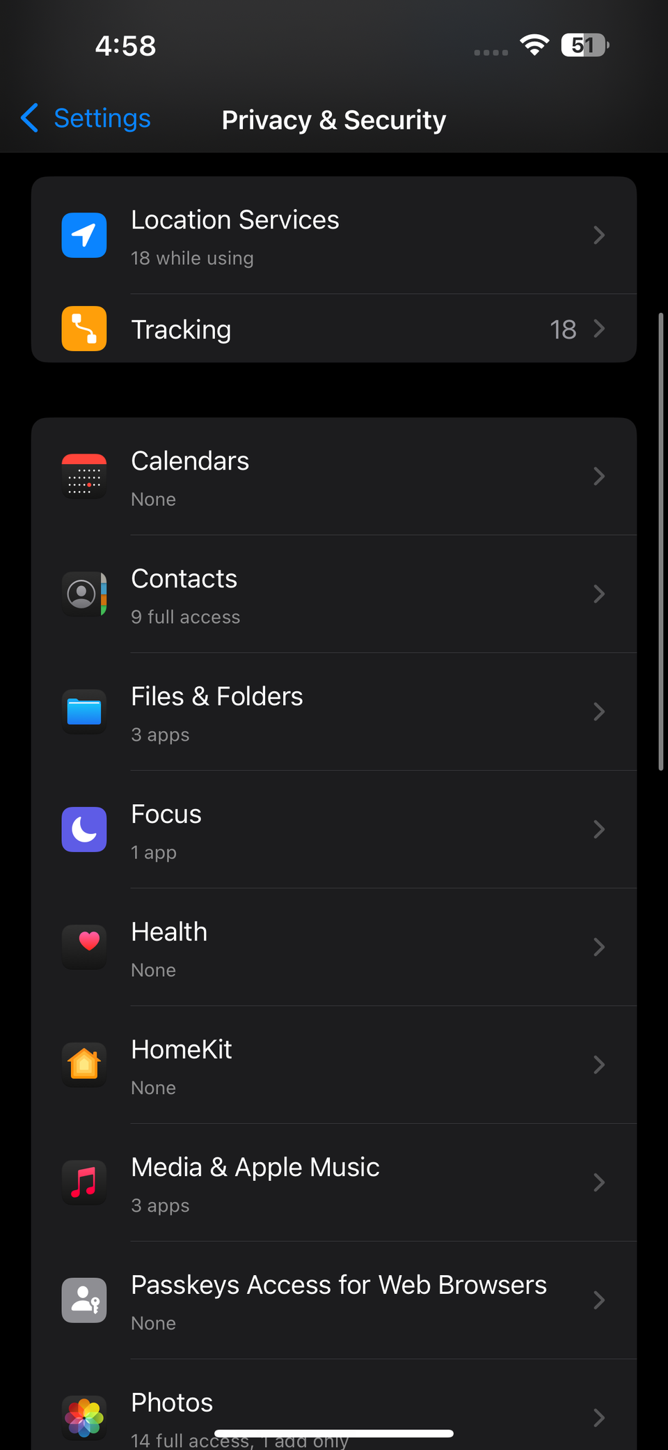 Раздел «Конфиденциальность и безопасность» в настройках iPhone