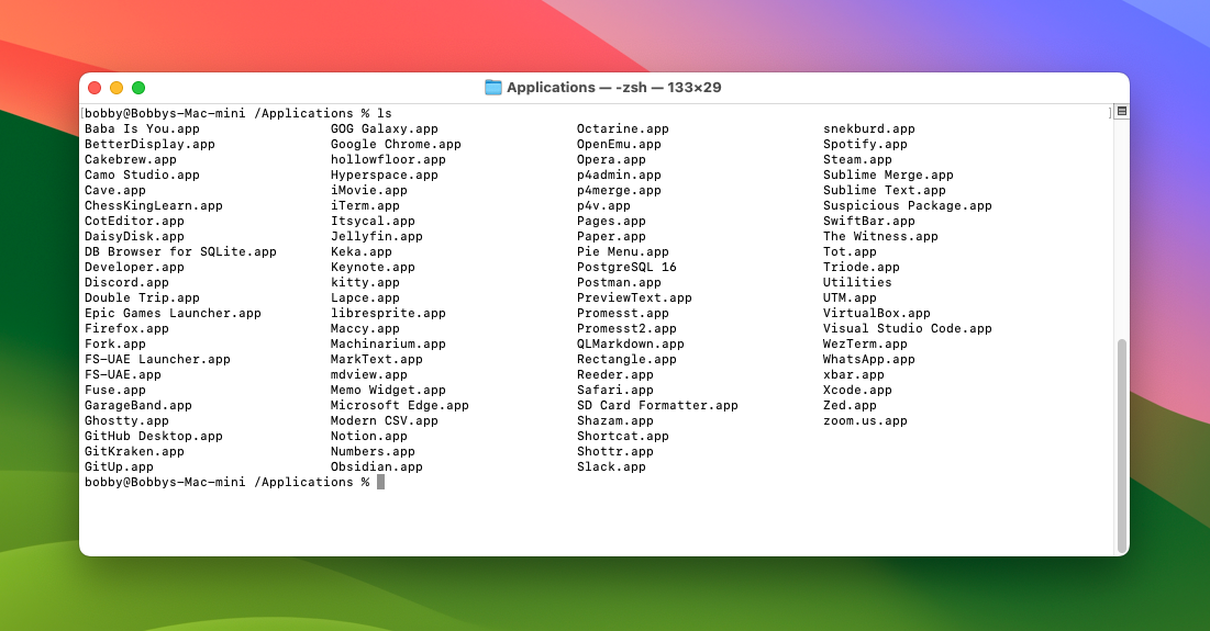 Список файлов в каталоге /Applications в терминале macOS.