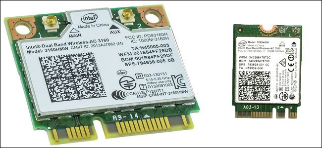 Фотография M.2‑модуля Wi‑Fi внутри корпуса ноутбука с подключёнными антеннами