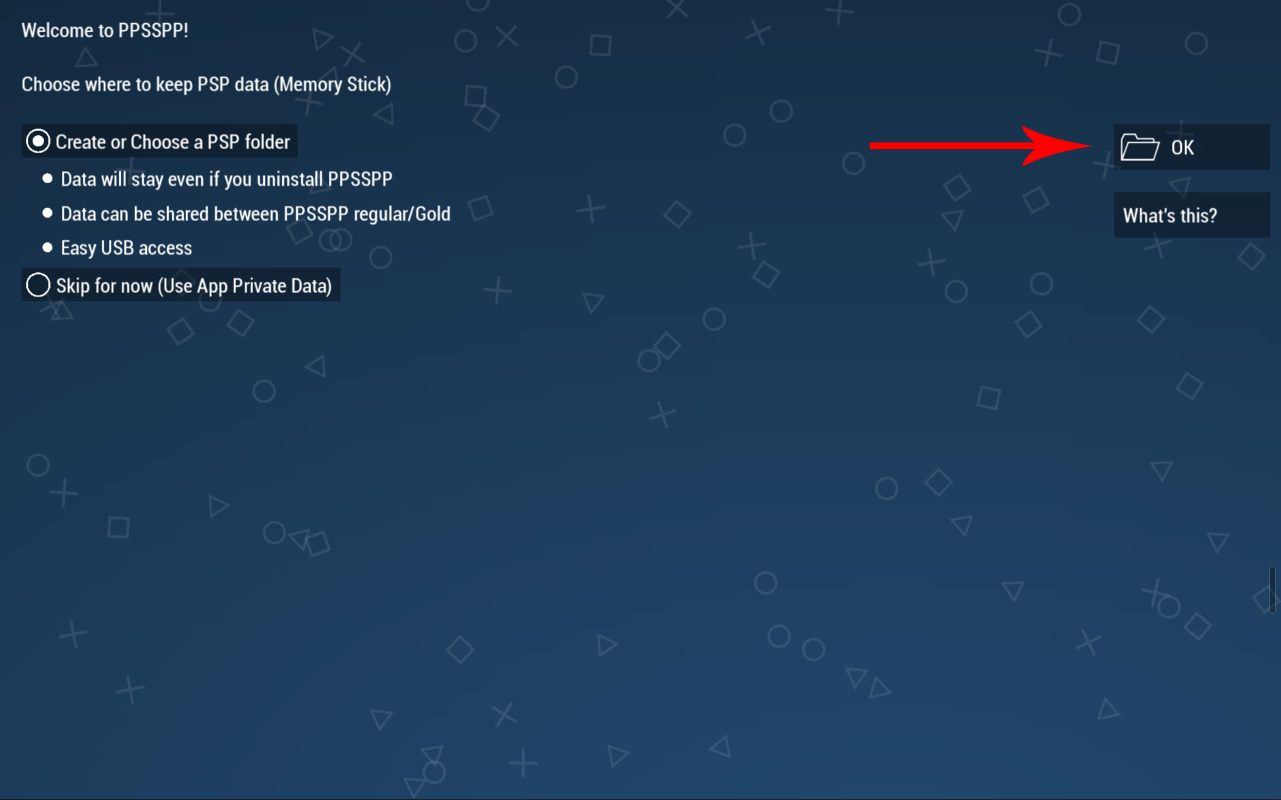 Экран приложения PPSSPP с красной стрелкой на кнопке 