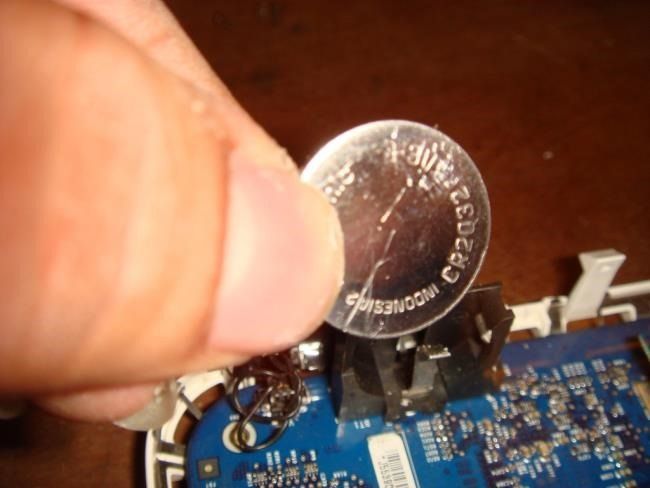 Удаление батарейки CMOS для сброса BIOS