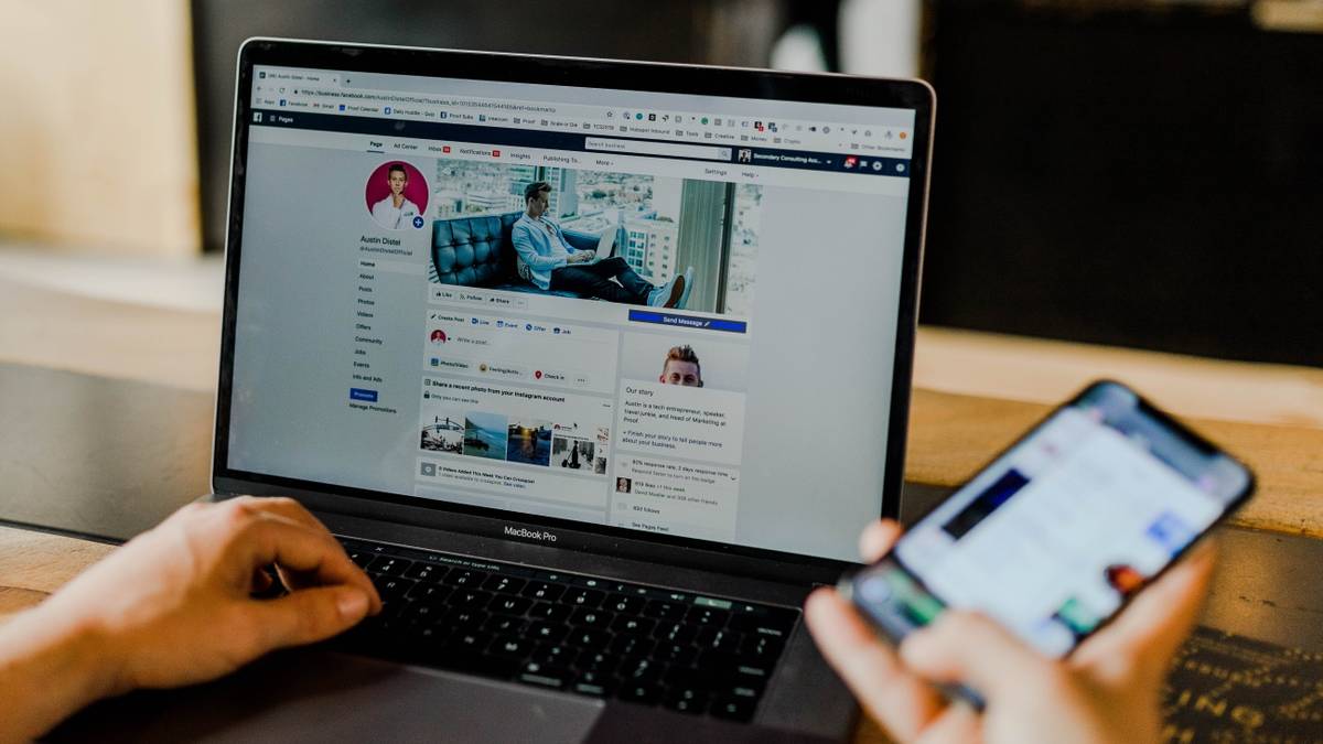 Как сменить email и номер телефона в Facebook