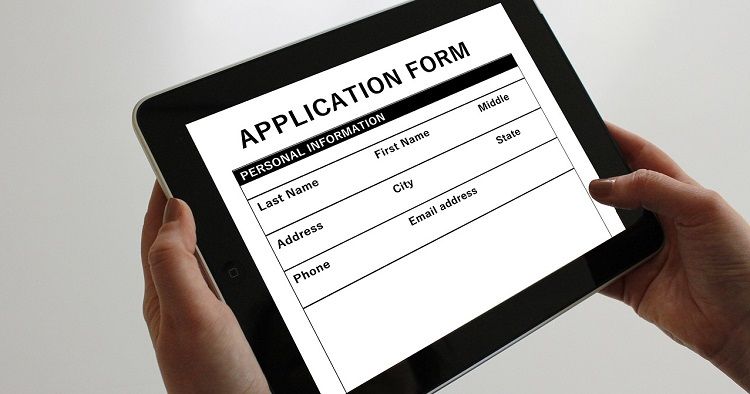 Изображение формы заявки на планшете