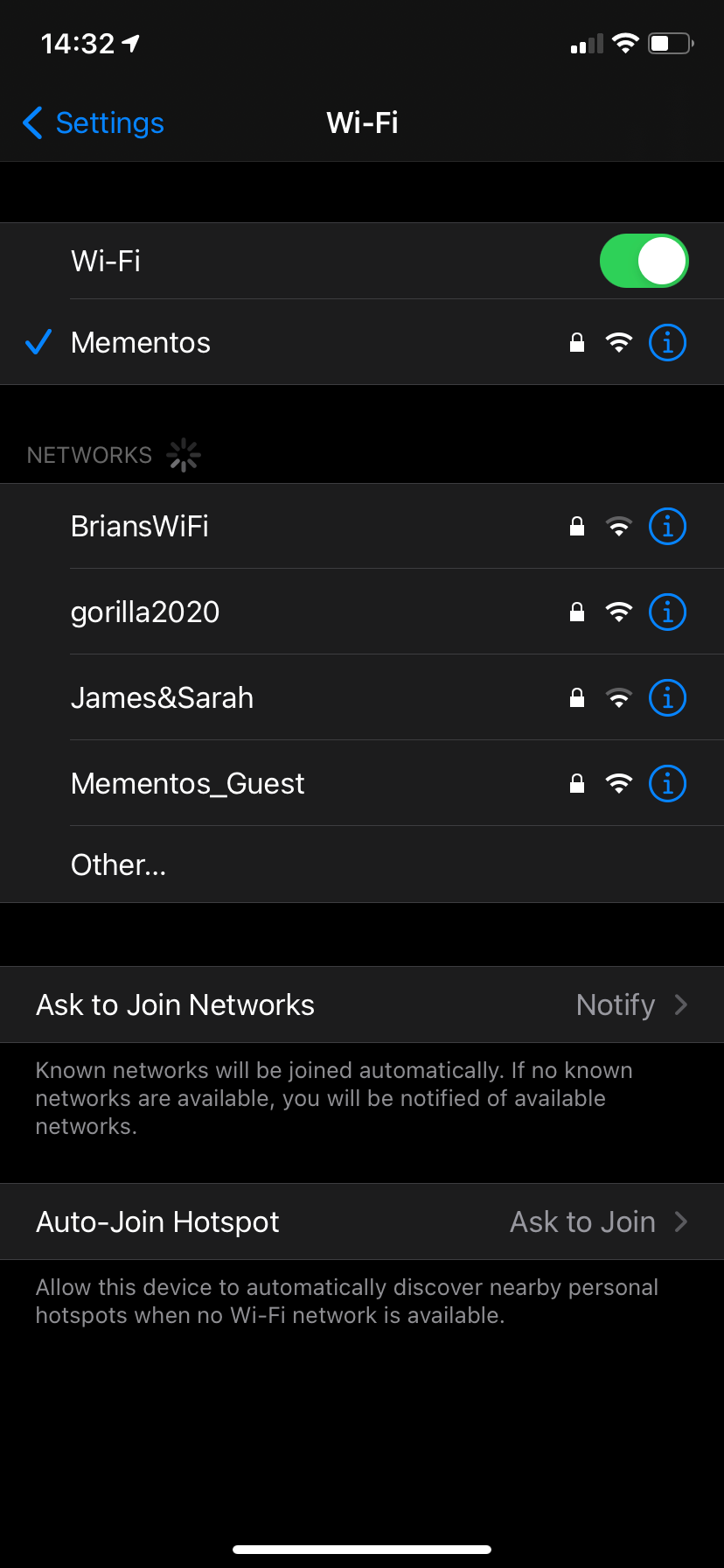 Меню Wi‑Fi на iPhone с выбором сети