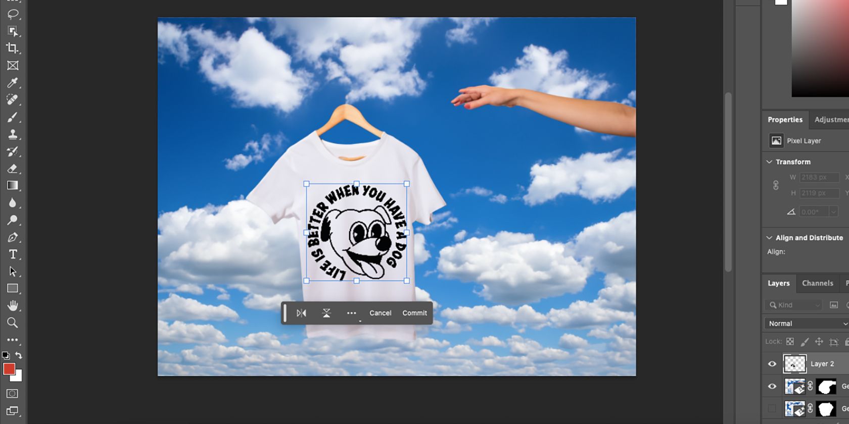 Графика собаки на белой футболке в Photoshop Beta.