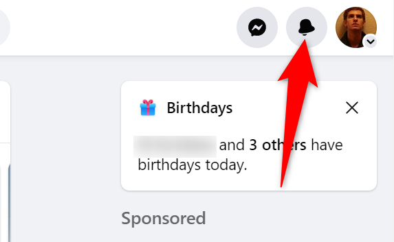 Выбор значка колокольчика на странице Facebook.