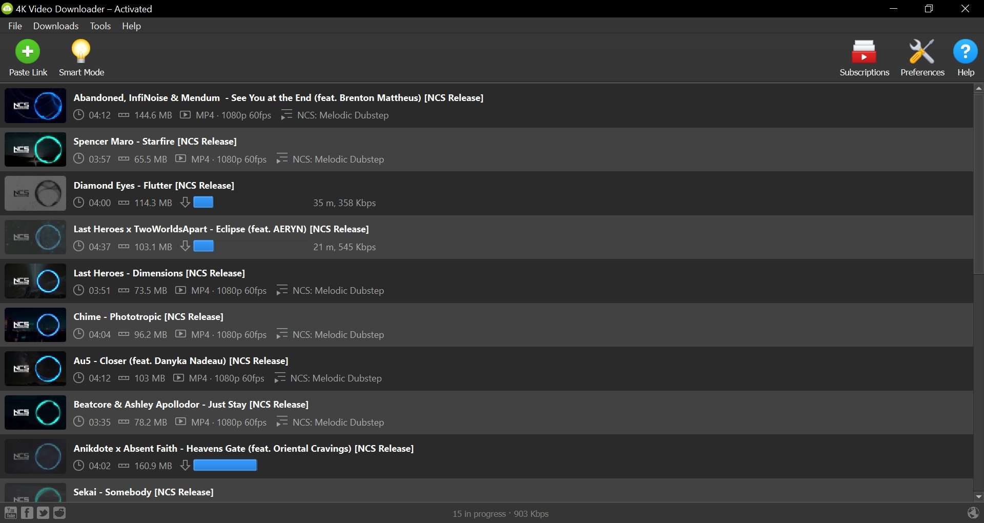 изображение: процесс скачивания плейлиста в 4K Video Downloader