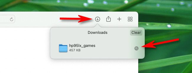 В Safari нажмите значок загрузок в тулбаре и кнопку-лупу рядом с файлом, чтобы показать его в Finder.