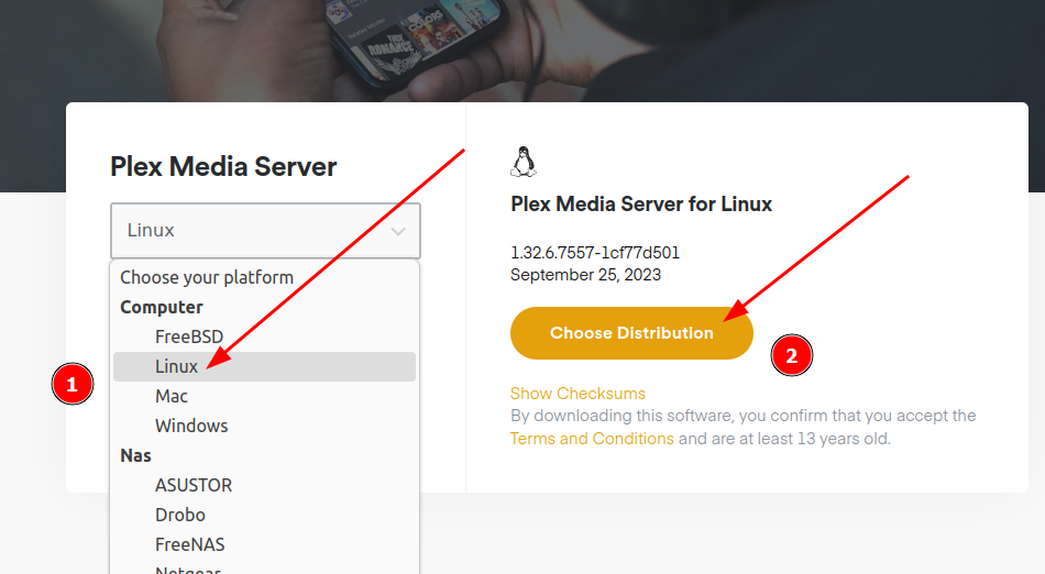 Official Plex website displaying different Plex Media Server packages for various systems and a button to choose your Linux distribution