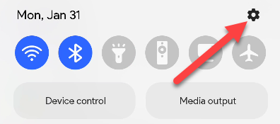 Нажмите значок шестерёнки в панели быстрого доступа