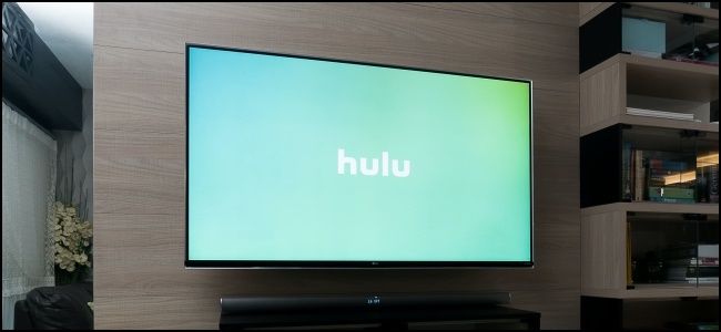 Логотип Hulu на телевизоре