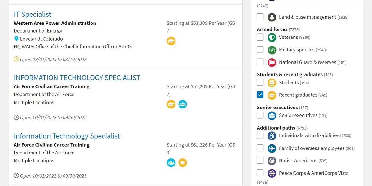 Фильтры поиска на USAJobs; выделен фильтр Recent Graduates.