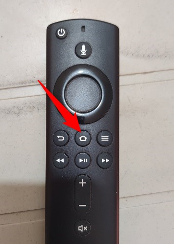 Нажмите и удерживайте кнопку Home на пульте.