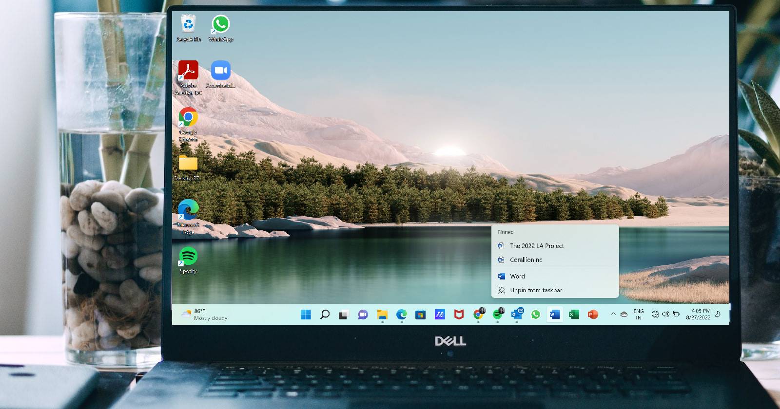 Документы Word закреплены на значке Word на панели задач Windows 11