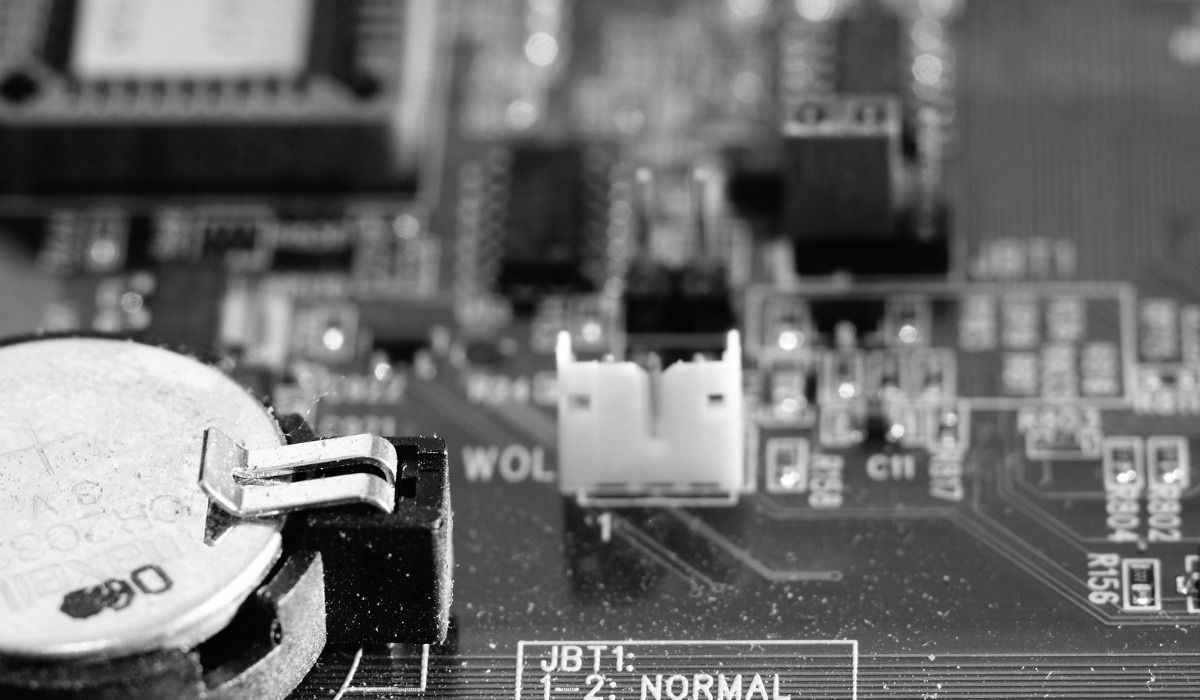 Батарейка CMOS на материнской плате