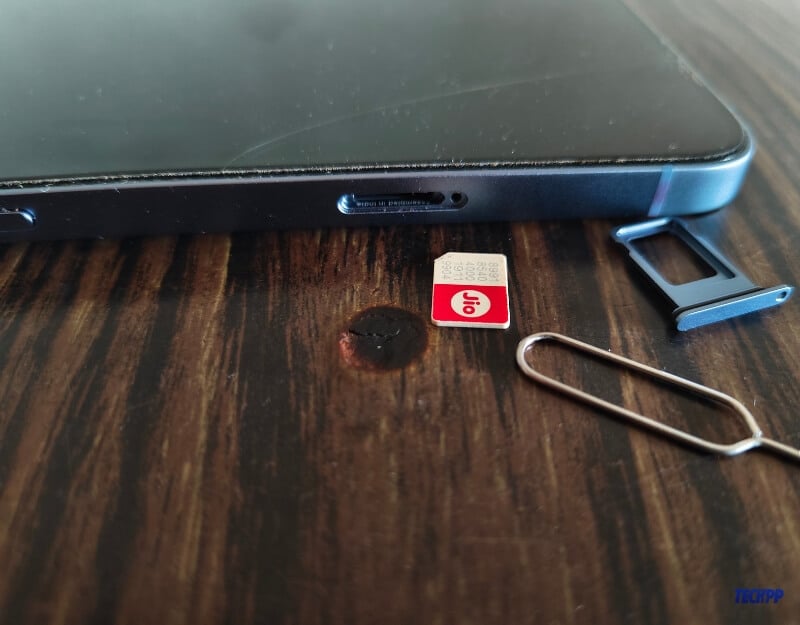 выньте SIM‑лоток и сим-карту