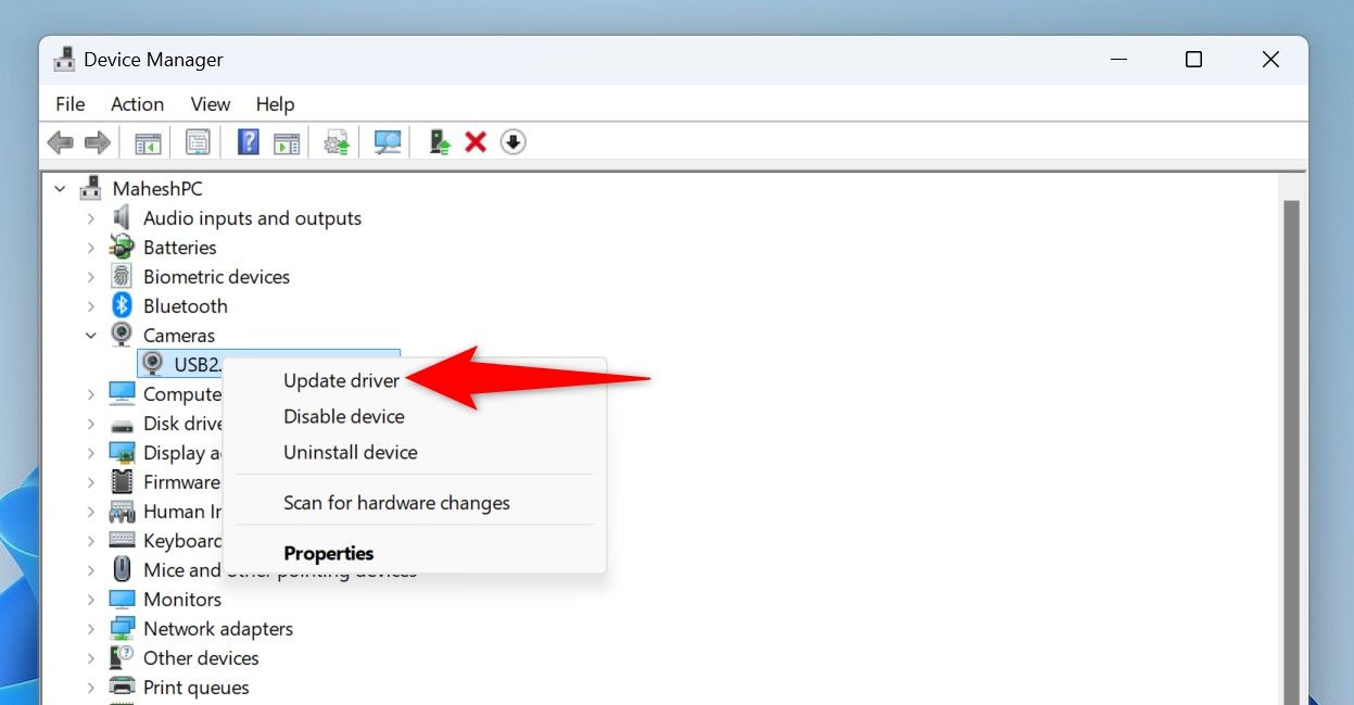 Выделена опция «Обновить драйвер» для веб‑камеры в Диспетчере устройств