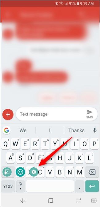 Скриншот: меню настроек Gboard с опцией Текстовая коррекция