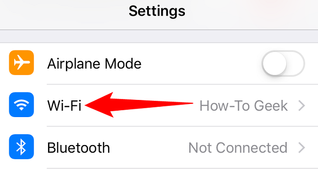 Выберите «Wi‑Fi» в Настройках iPhone