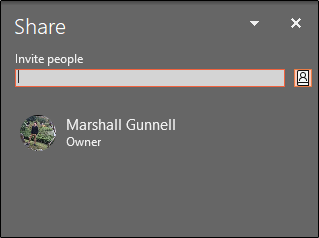 В поле введите электронный адрес или выберите контакт из Outlook