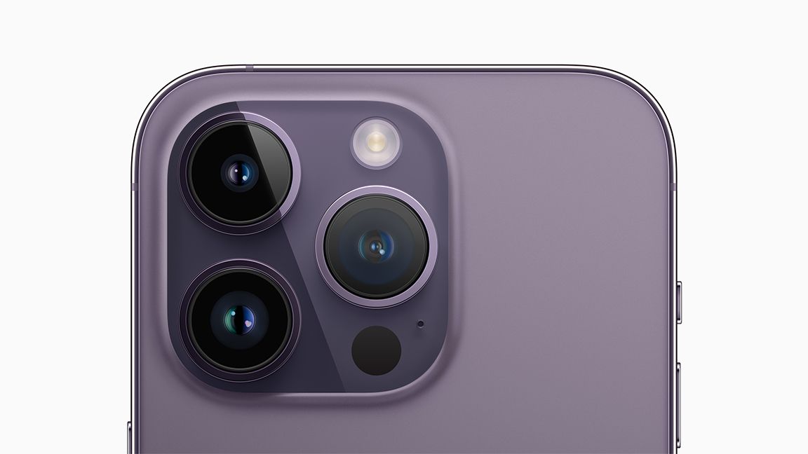 Модуль камеры на фиолетовом iPhone 14 Pro