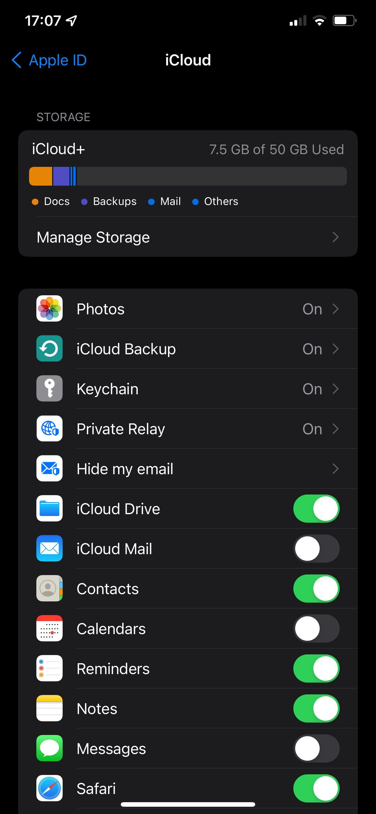 Скриншот всех тумблеров iCloud на iOS.