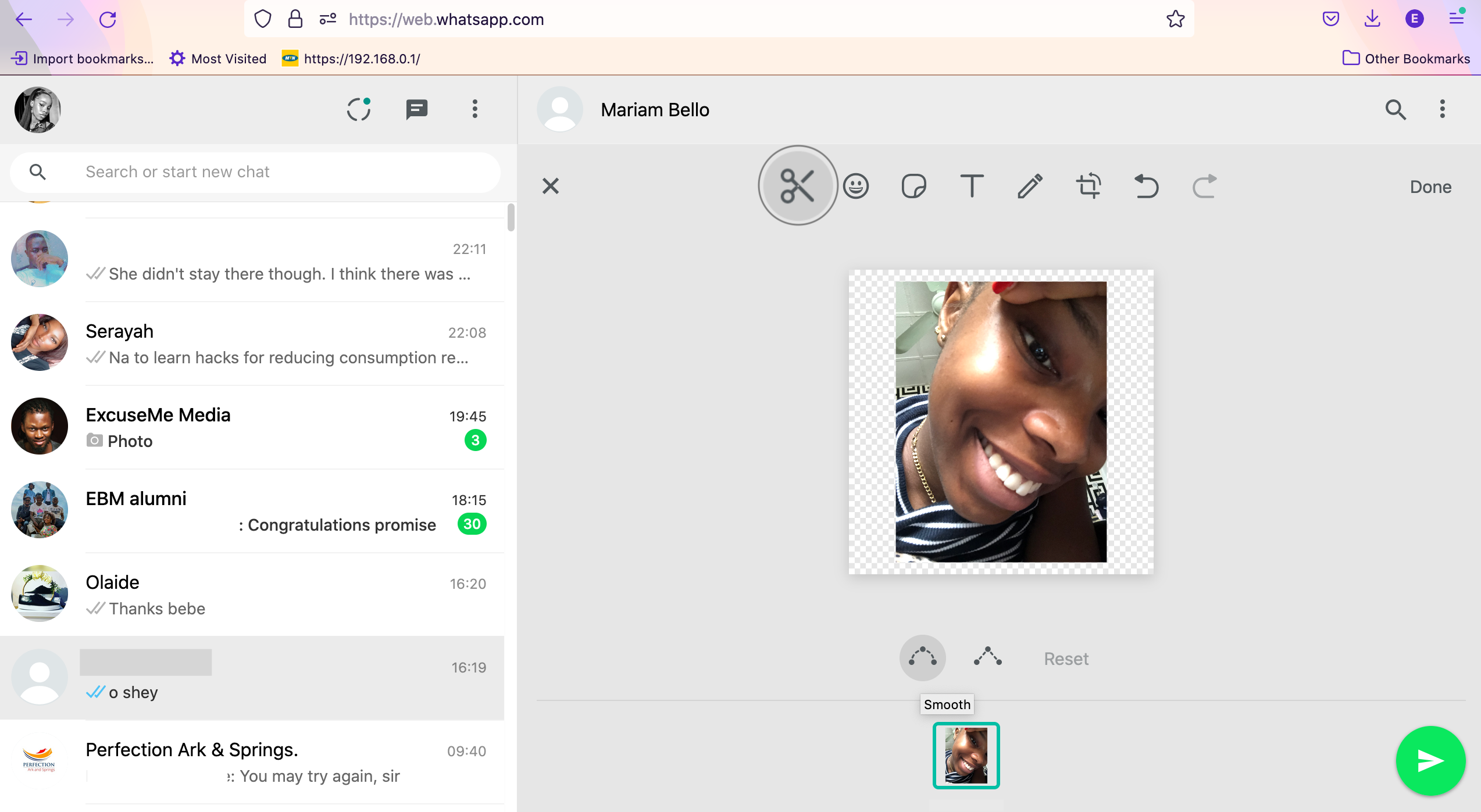 инструмент обрезки в Sticker Maker, показаны режимы Smooth и Straight