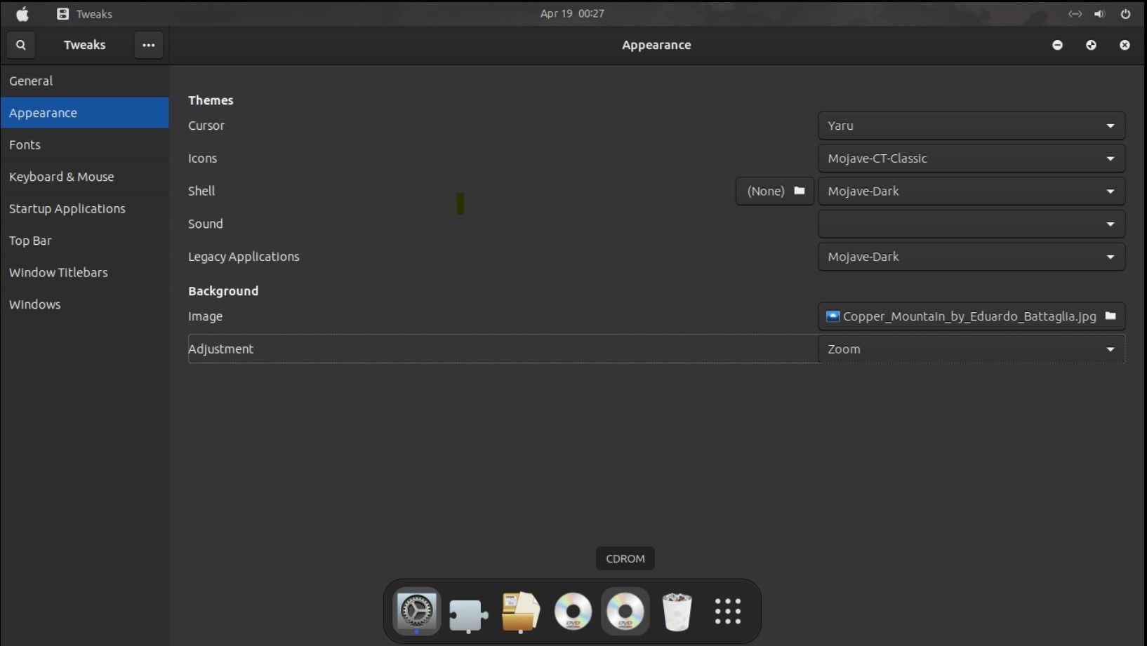 Список параметров внешнего вида в GNOME Tweaks на тёмной теме