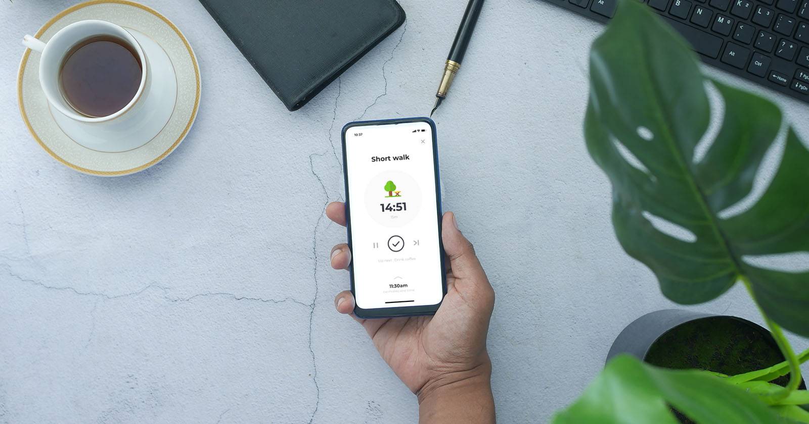 Смартфон с приложением Routinery, скриншот интерфейса