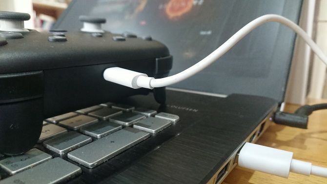 Подключение контроллера Stadia к компьютеру по USB‑C