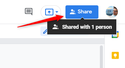 Нажмите кнопку «Поделиться» в правом верхнем углу
